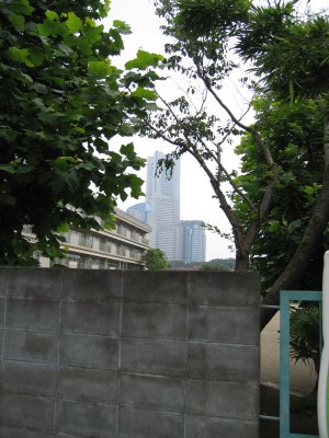 戸部小から見た横浜ランドマークタワー